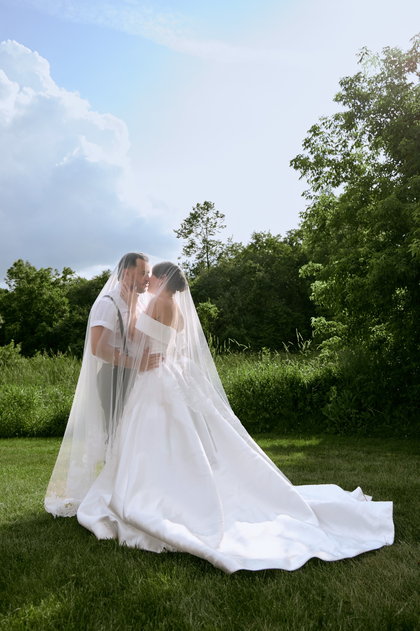 Outdoor veil portrait
